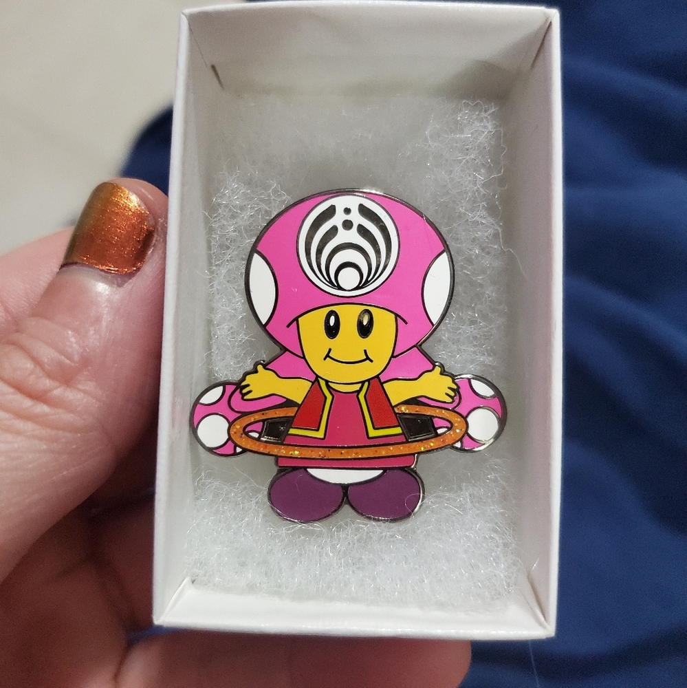 Enamel pin